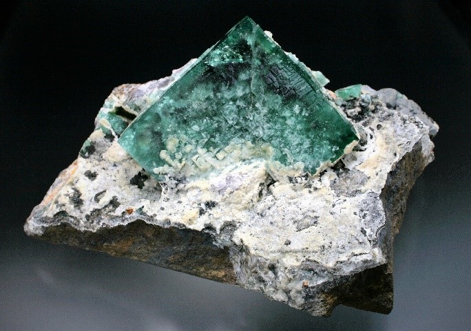 Large Untwinned Green Fluorite